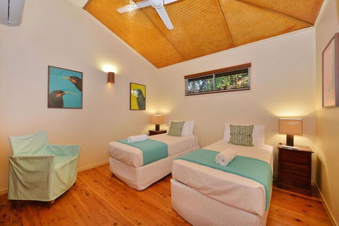 Seascape Holidays - 8 Surya - Getaway Accommodation 2