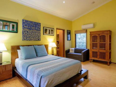 Five Bimba (Tractor House) - Getaway Accommodation 0