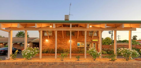 All Travellers Motor Inn - Getaway Accommodation 2