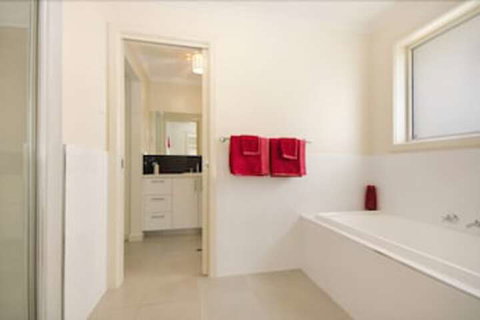 Fringe Apartments - Getaway Accommodation 3