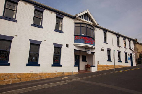 Shipwrights Arms Hotel - Getaway Accommodation 1