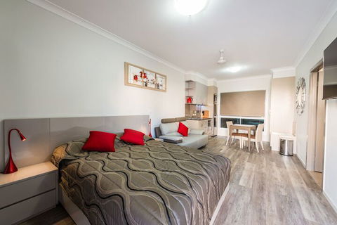 Athena Motel Apartments - Getaway Accommodation 3