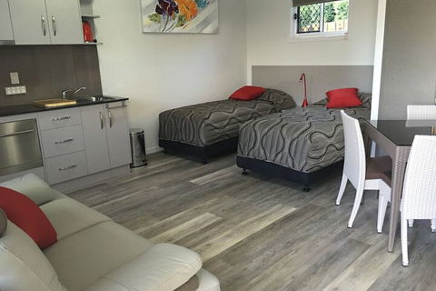 Athena Motel Apartments - Getaway Accommodation 6