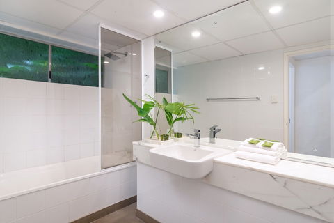 Seascape Holidays - Club Tropical Apts - Getaway Accommodation 3