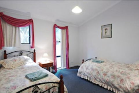 Serenity Grove - Getaway Accommodation 4