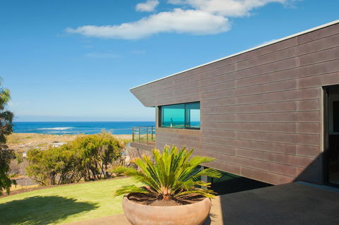 The Roozen Residence - Getaway Accommodation 2
