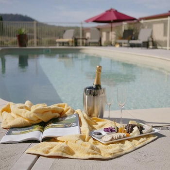 Nightingale Luxury Villas - Getaway Accommodation 2
