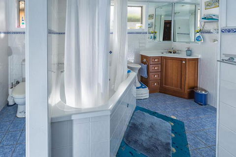 Boonah Hilltop Cottage - Getaway Accommodation 4