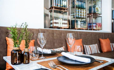 Q Dining - Getaway Accommodation 6