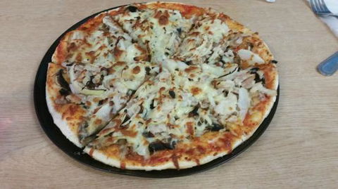 Lee's Pizza & Take Away - Getaway Accommodation 0