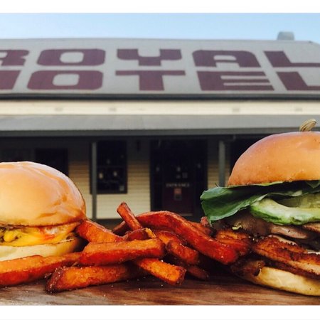The Royal Hotel Narromine - Getaway Accommodation 0