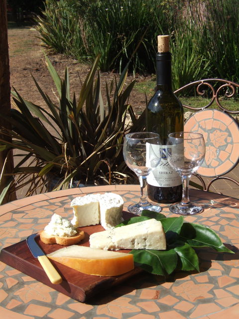 Cambray Cheese Farm Shop - Getaway Accommodation 2