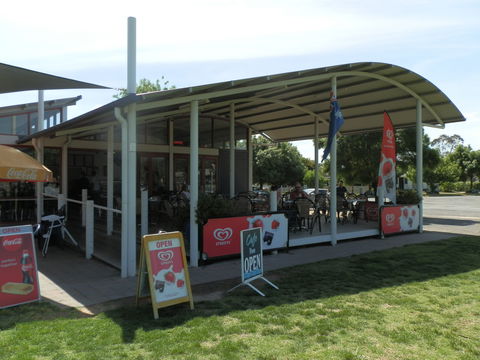 Submarine Cafe - Getaway Accommodation 1