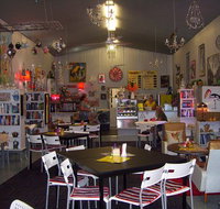 Noelene's Book Cafe - Getaway Accommodation