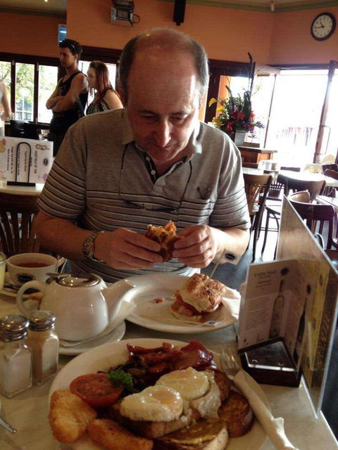 Henry's Cafe Brasserie - Getaway Accommodation 0