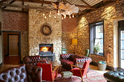 The Uraidla Hotel - Getaway Accommodation 2