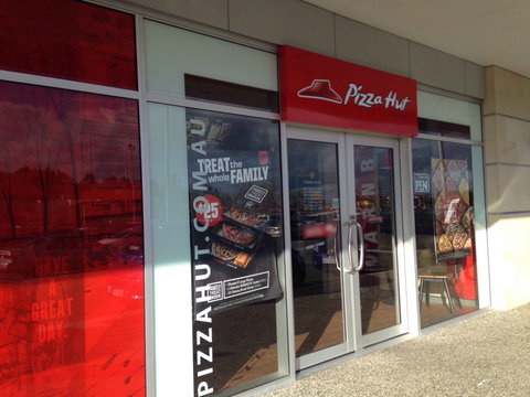 Pizza Hut - Getaway Accommodation 0
