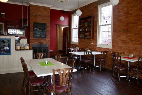 The Apple Tree Cafe - Getaway Accommodation 12
