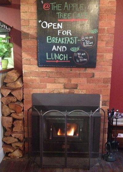 The Apple Tree Cafe - Getaway Accommodation 6