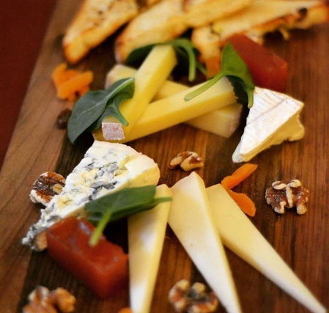 A La Bouffe Bar & Bistro - Getaway Accommodation 5