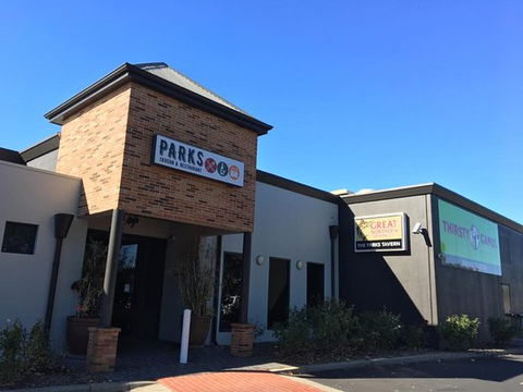 Parks Tavern & Restaurant - Getaway Accommodation 0