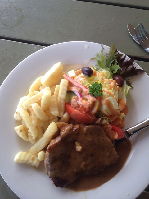 The Hollow Beach Bar And Grill - Getaway Accommodation 5