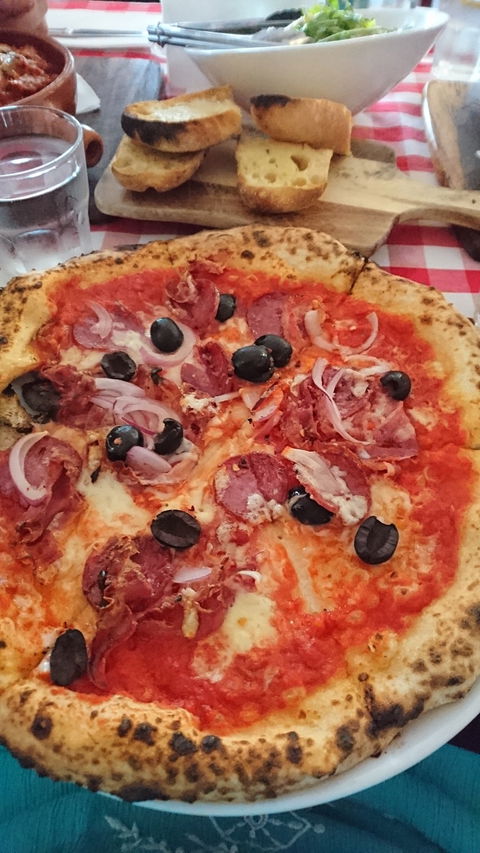 Napoli Pizzeria - Getaway Accommodation 5