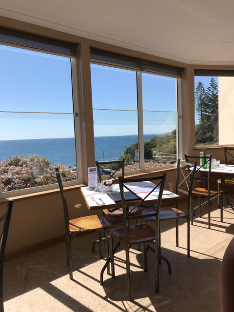 Marino Rocks Cafe Restaurant - Getaway Accommodation 3
