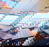 Oyster HQ - Getaway Accommodation