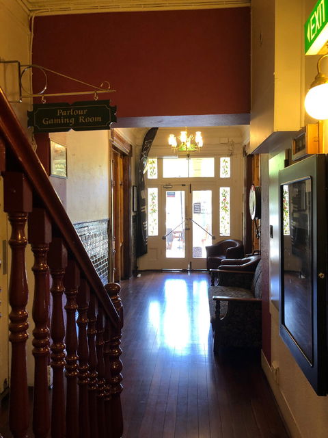 The Aldgate Pump Hotel - Getaway Accommodation 3