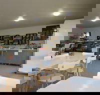 Duo Bakery  Cafe - Getaway Accommodation