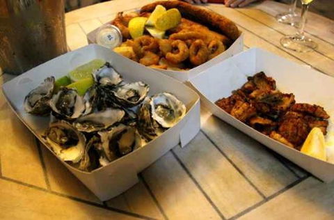 Noosa Harbour Fish Market - Getaway Accommodation 0