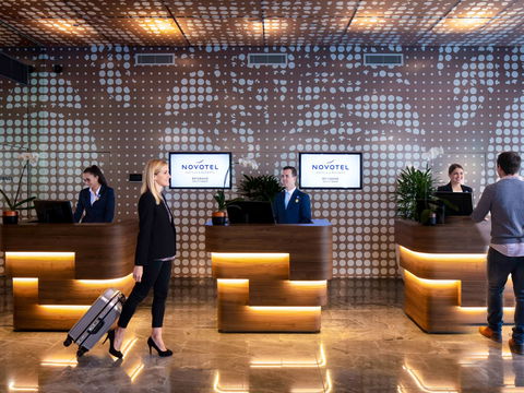 Novotel Brisbane South Bank Hotel - Getaway Accommodation 1