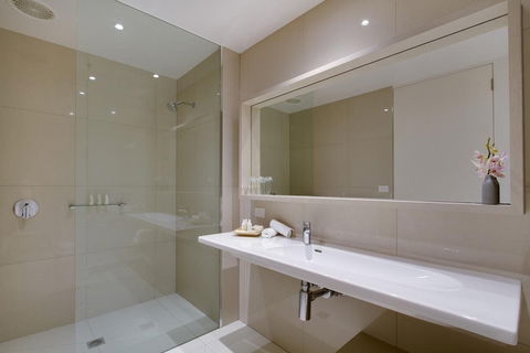 Quarters At Flinders Hotel - Getaway Accommodation 2