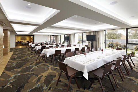 Quarters At Flinders Hotel - Getaway Accommodation 6