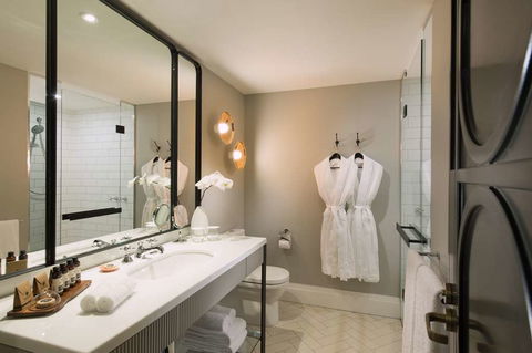 Mayfair Hotel - Getaway Accommodation 7