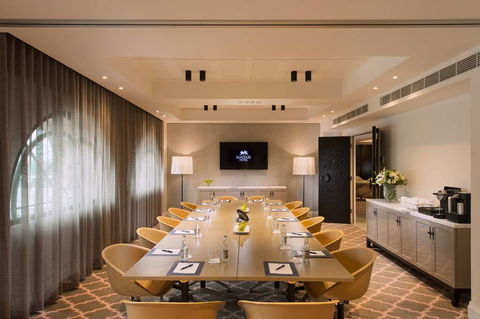 Mayfair Hotel - Getaway Accommodation 9