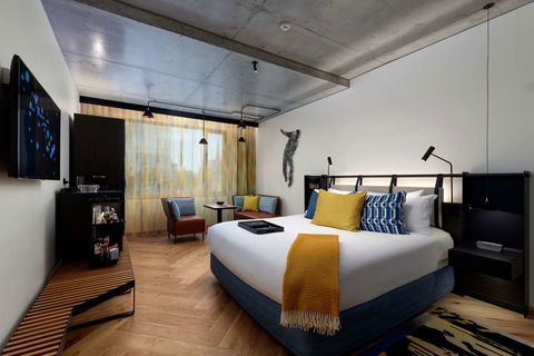 QT Melbourne - Getaway Accommodation 4