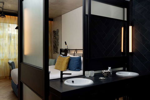 QT Melbourne - Getaway Accommodation 5