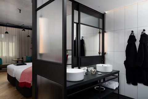 QT Melbourne - Getaway Accommodation 6