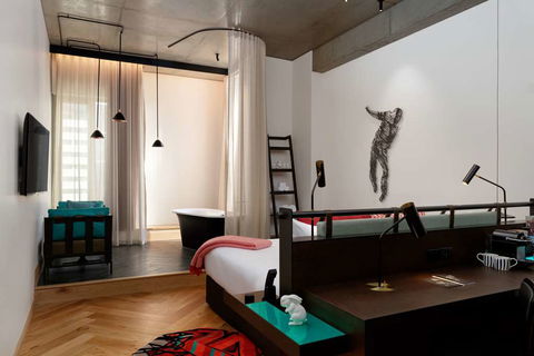 QT Melbourne - Getaway Accommodation 7