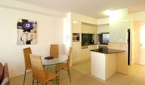 Mantra Broadbeach On The Park - Getaway Accommodation 6