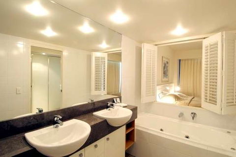 Mantra Broadbeach On The Park - Getaway Accommodation 13