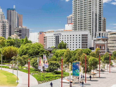 Novotel Sydney Darling Square - Getaway Accommodation 1
