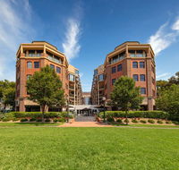 Amora Hotel Riverwalk Melbourne - Getaway Accommodation