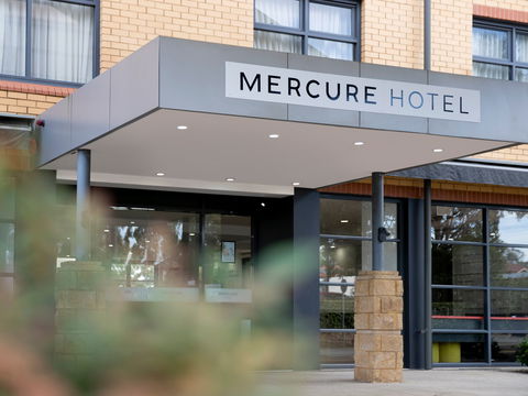 Mercure Sydney Blacktown - Getaway Accommodation 1