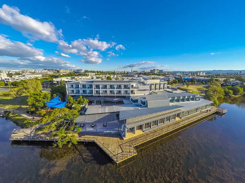 Best Western Plus North Lakes Hotel - Getaway Accommodation 0
