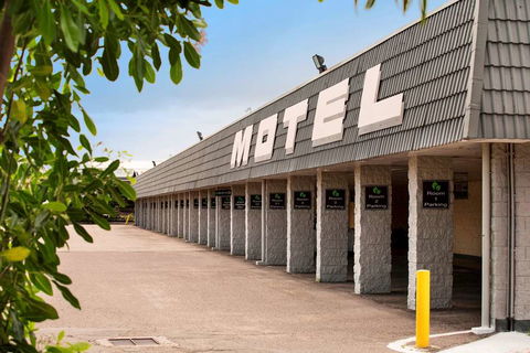 Dalrymple Motel - Getaway Accommodation 0