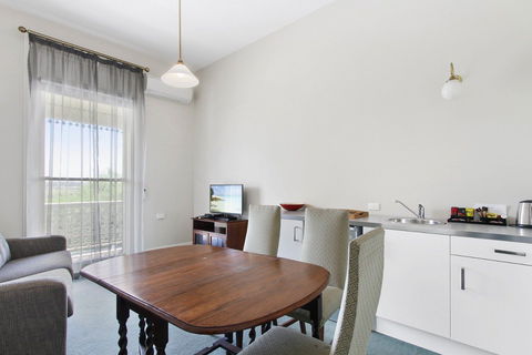 The Riversleigh - Getaway Accommodation 12