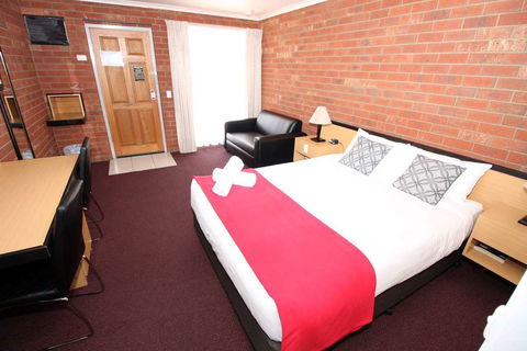 Pevensey Motor Lodge - Getaway Accommodation 2